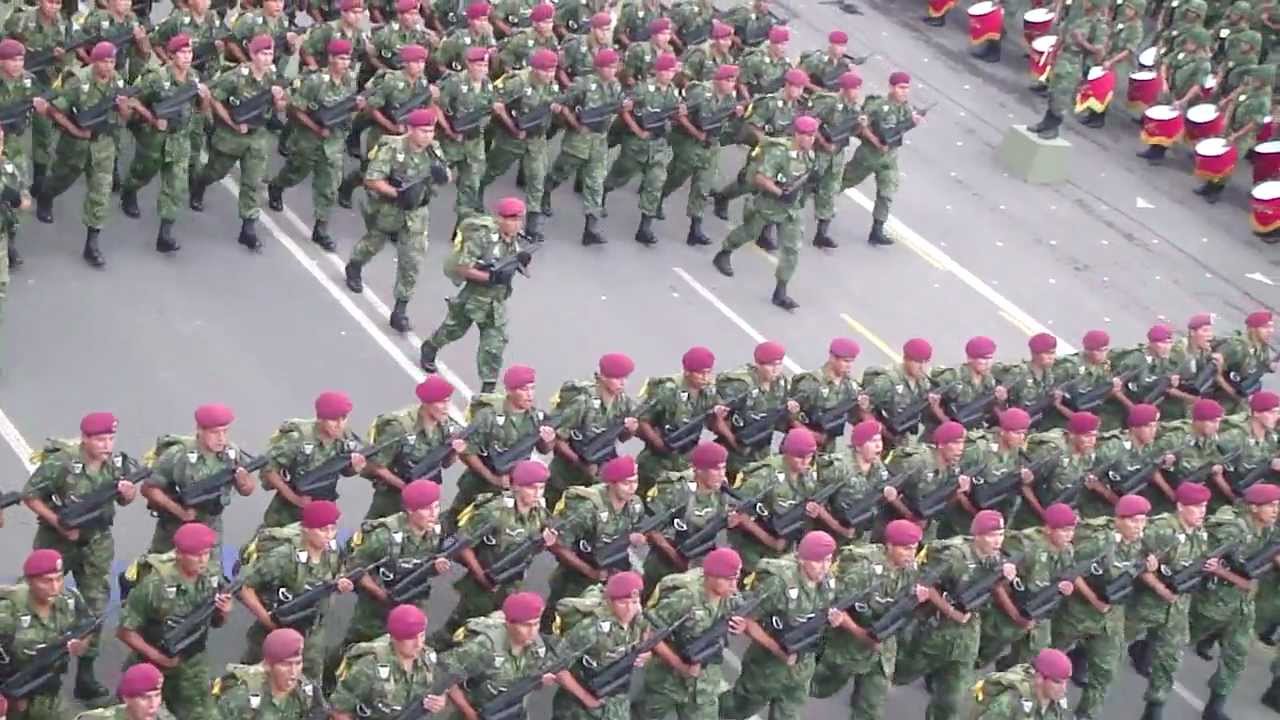 Ensayo Desfile MIlitar 16 de Septiembre Mexico. Paracaidistas!! Impresionante!!!