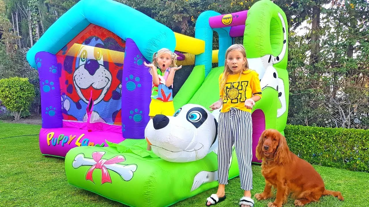 Kids building Inflatable Playhouse for Pets / Kids Toys