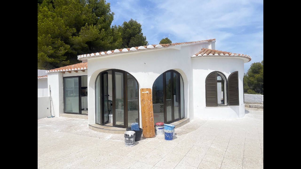 Detached villa for sale in Calpe, with awesome sea views, private pool, just 3,5 km from the beach.