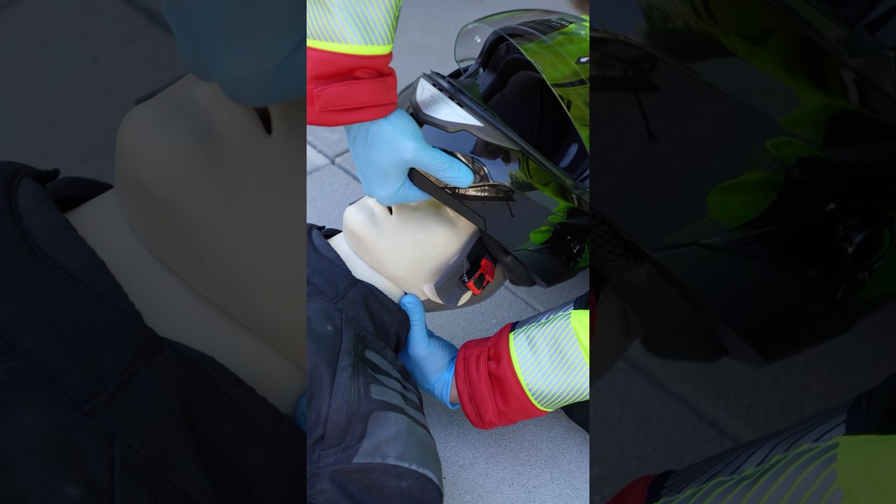 First Aid on an unconscious motorcyclist🏍️🚨 #ambulance #paramedic #firstaid #emergency #motorcycle