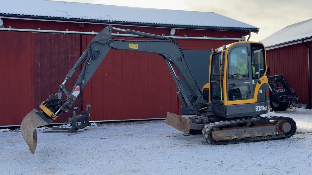 Köp Grävmaskin Volvo ECR58 Plus med tiltrotator och planeringsskopa på Klaravik