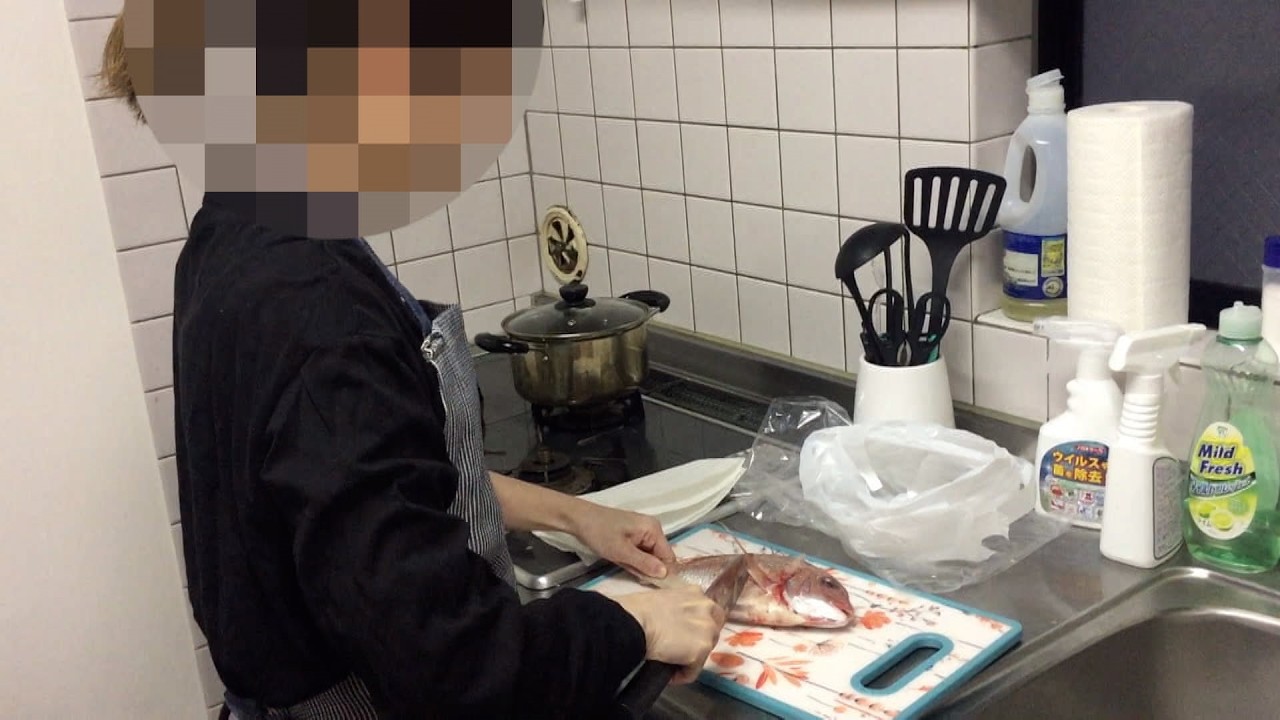 【心霊映像】鳥肌！ただの料理動画のはずが…キッチンに現れた不可解すぎる存在！【心霊闇動画53】
