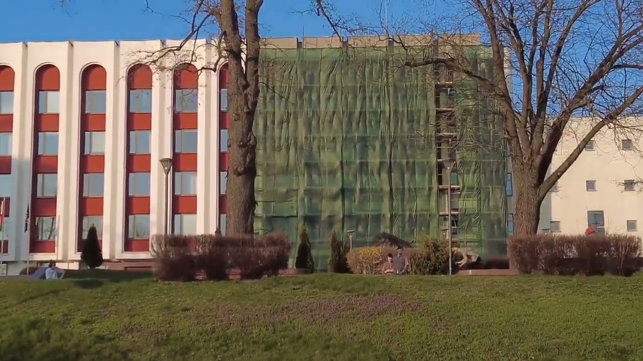 Минск, идем от Ляховский сквер через стадион Динамо к национальный художественный музей искусств