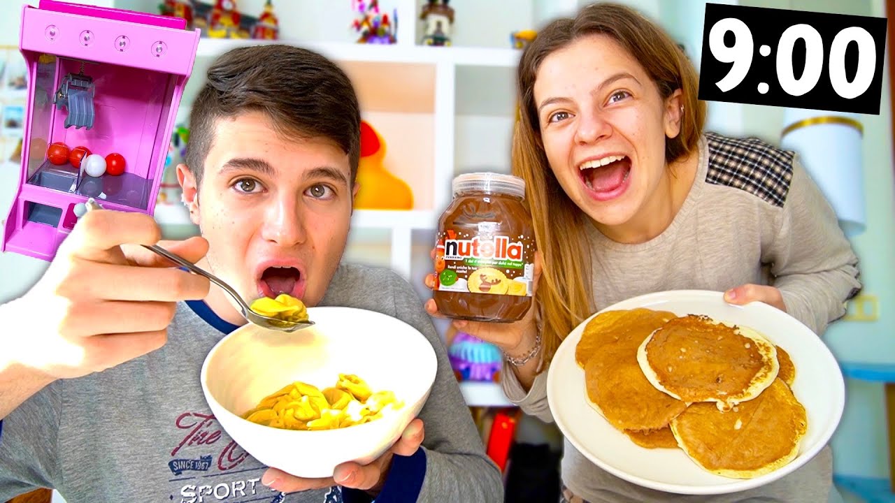 LA MACCHINA DELLE TORTURE DECIDE COSA MANGIAMO PER 24 ORE!! *Tortellini a Colazione*