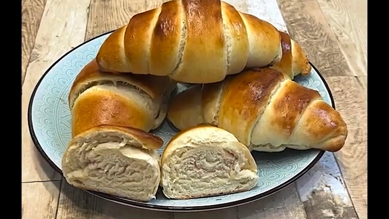 Fluffigen Hefehörnchen mit Marmelade Füllung, genau das Richtige für ein sonntags Frühstück.