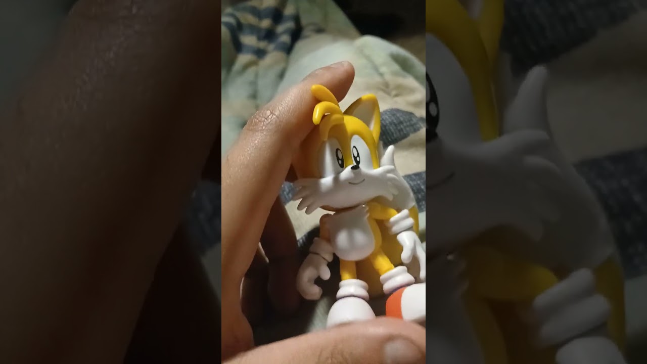 Reviewing Sonic 2.5 inch figures plus extra figures I got today!