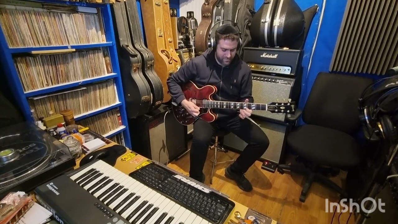 אלירן אלבז באולפן בקטע סולו של בן מוש [1] 