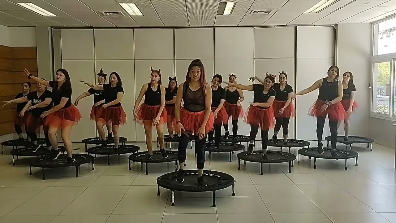 Halloween Video | Kathy Jump-Trampolin