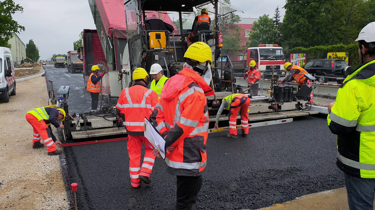 22.05.2020 - Układanie warstwy podbudowy z betonu asfaltowego oraz pobieranie pr&oacute;bek do badań.