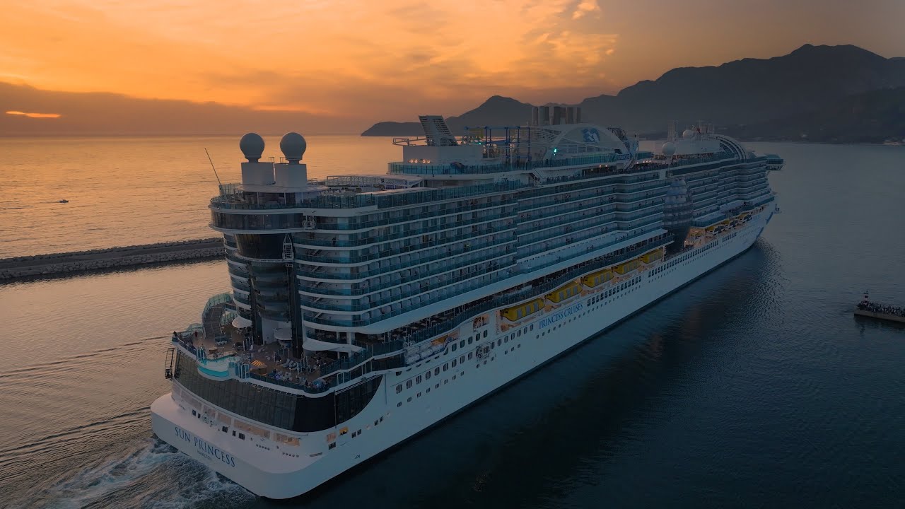 Isplovljavanje mega kruzera „Sun Princess“ iz Luke Bar  - 11. 4. 2024.