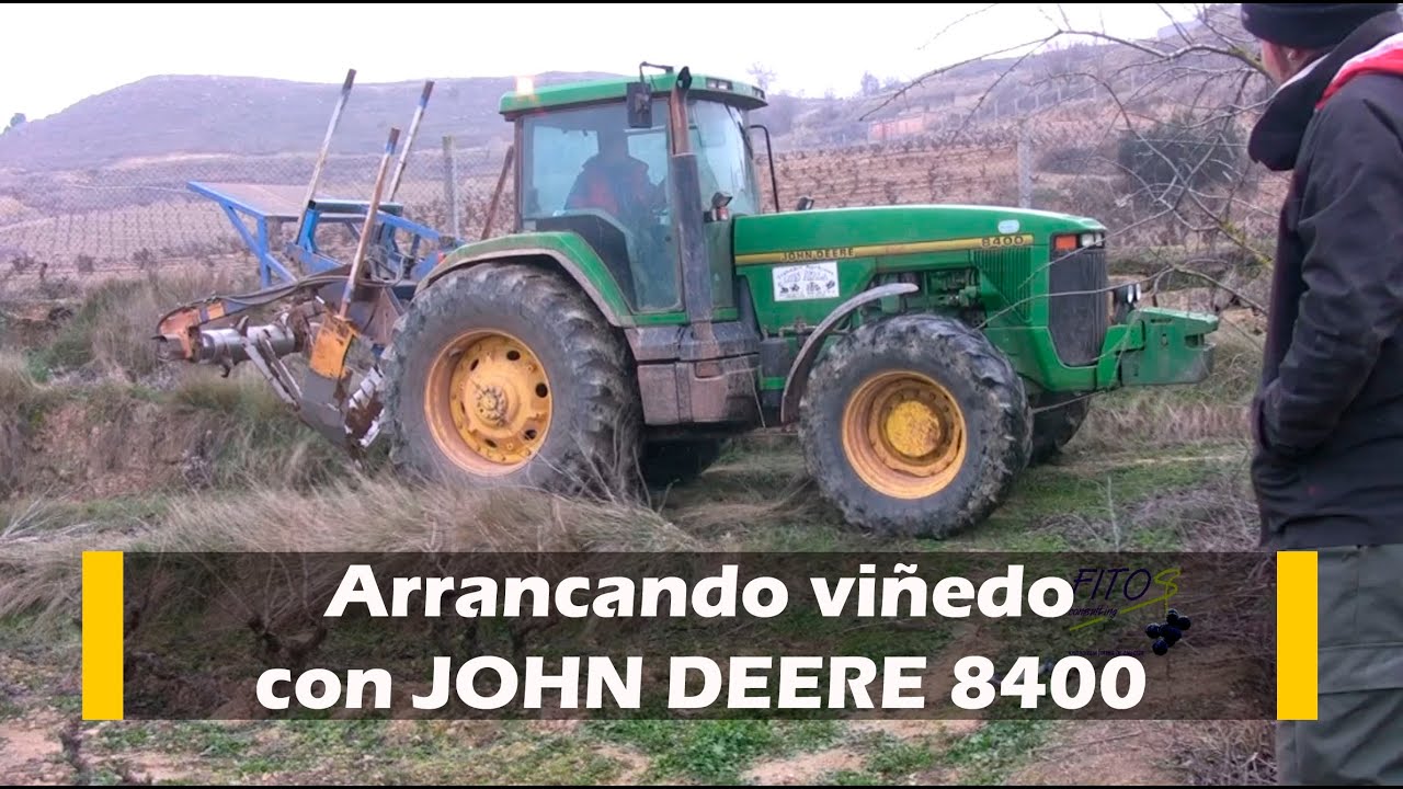 Arrancando viñedo con John Deere 8400