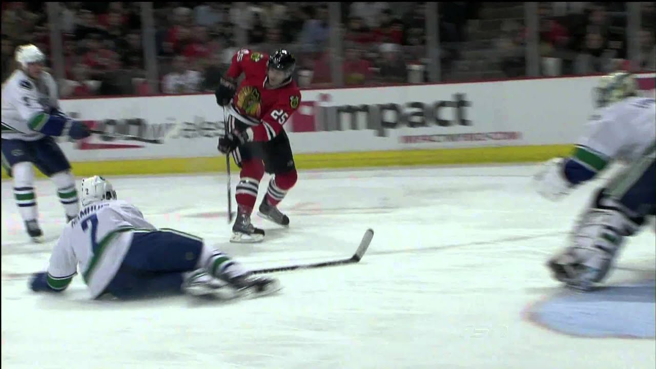 Spectacular Saves by Roberto Luongo Vs the Blackhawks - HD