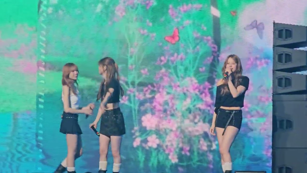 NiziU (ニジュー) (니쥬) - STEP AND A STEP [NIZIUNIVERSE in HONG KONG] 4k fancam 推おしカメラ 직캠 2025.06.21