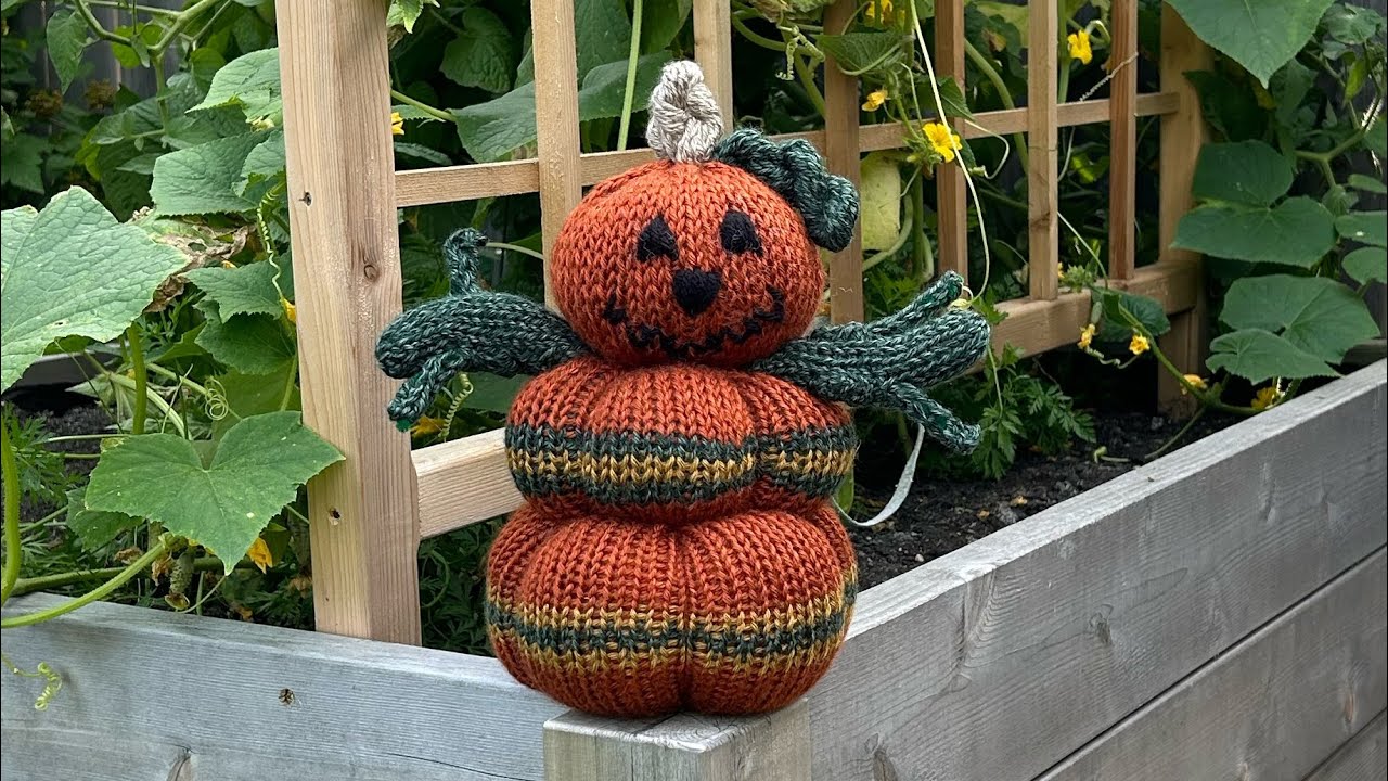 Pumpkin Scarecrow ~ Addi 46 and 22 Needle Machine