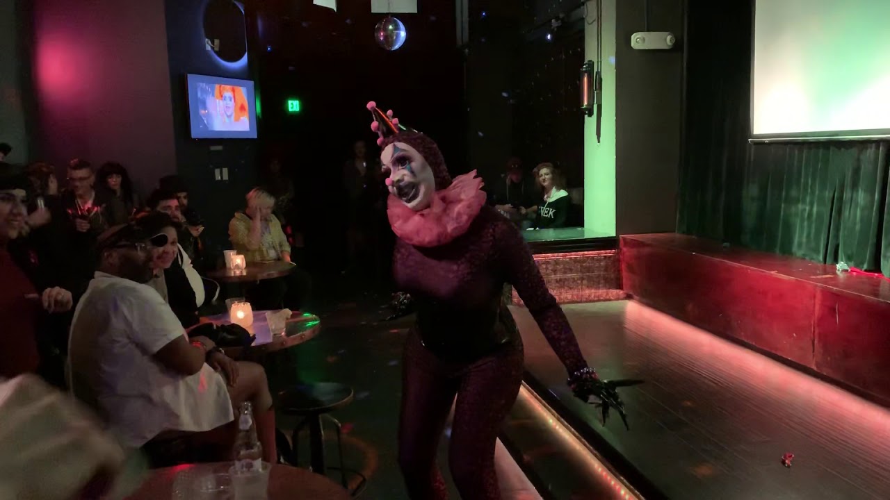 Drag Queen Nikki Vicious &ldquo;Disturbia/Ramalama (bang bang) Mix&rdquo;