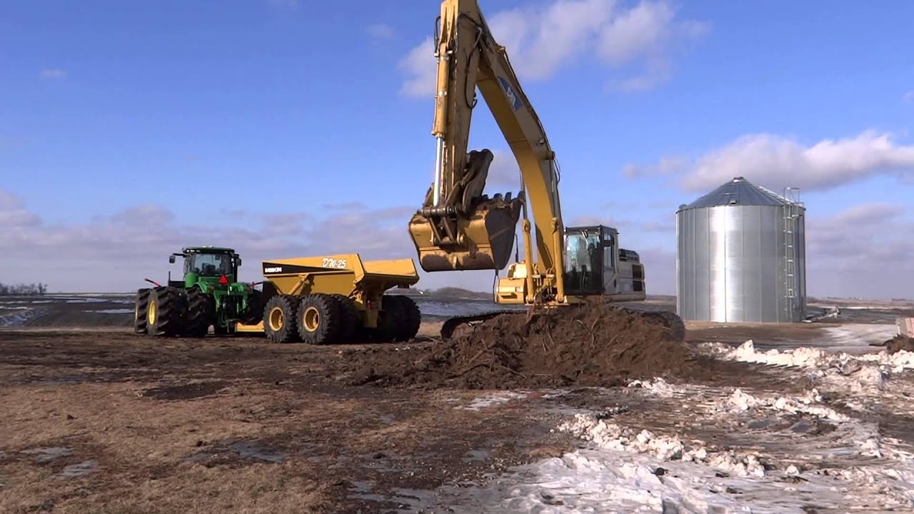 CAT 345B Loading MISKIN DW25