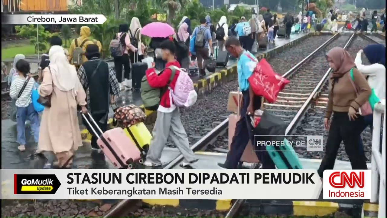 Ribuan Penumpang Padati Stasiun Cirebon Menjelang Lebaran