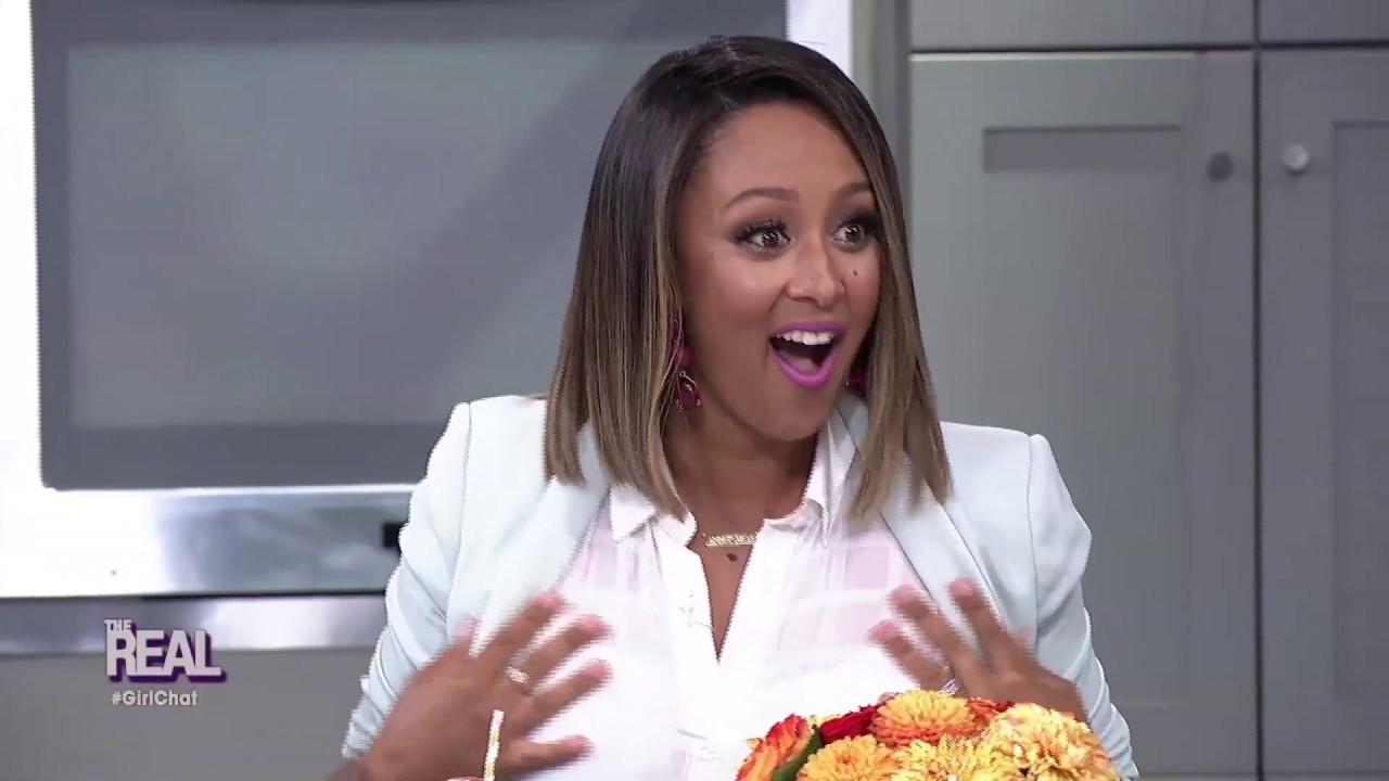 GIRL CHAT VAULT: Spanx Struggle!
