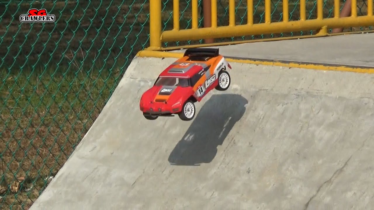 LOSI 1/14 Mini Desert Truck 4WD RTR (LOS01007) Skate Park bash!