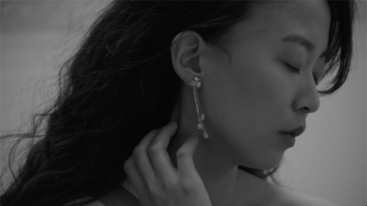 almond eyes (Official MV)