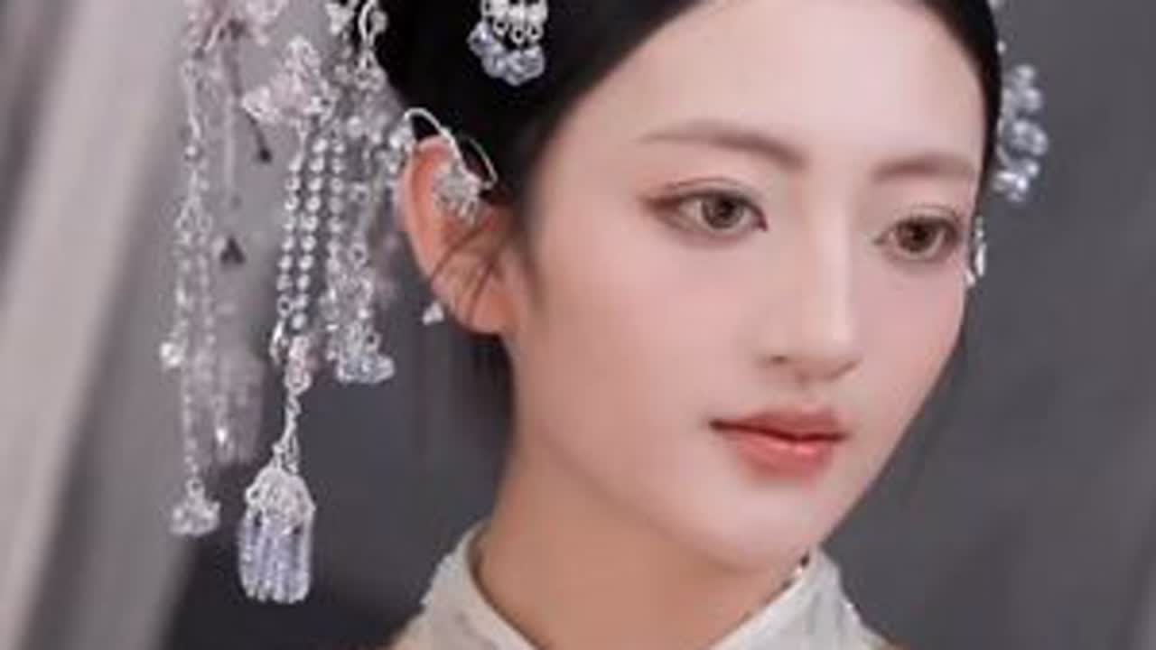 氛围感拉满的减龄秀禾造型教程来啦！ 特别详细的教程大家耐心看认真学哦#喜看造型  #新娘造型 #手残党也能学会的发型 #化妆造型分享 #减龄秀禾