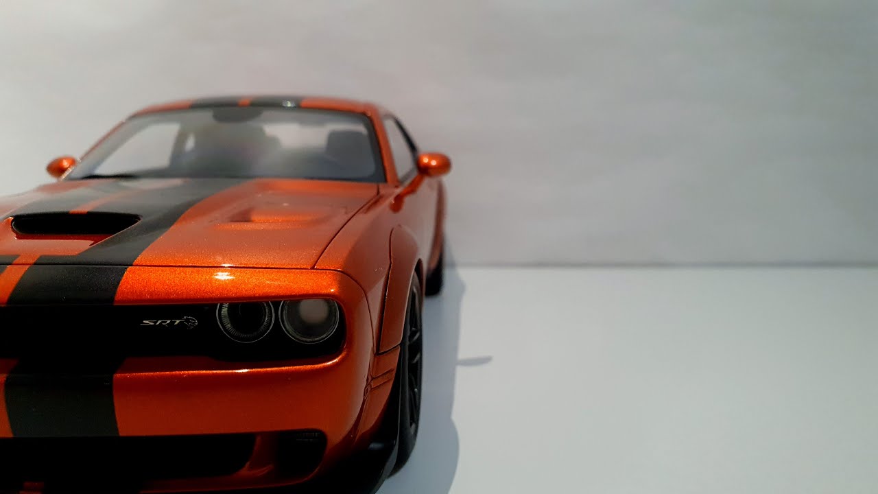 Dodge Challenger SRT Hellcat scale 1:18 from AUTOart (Unboxing and Reviewing)