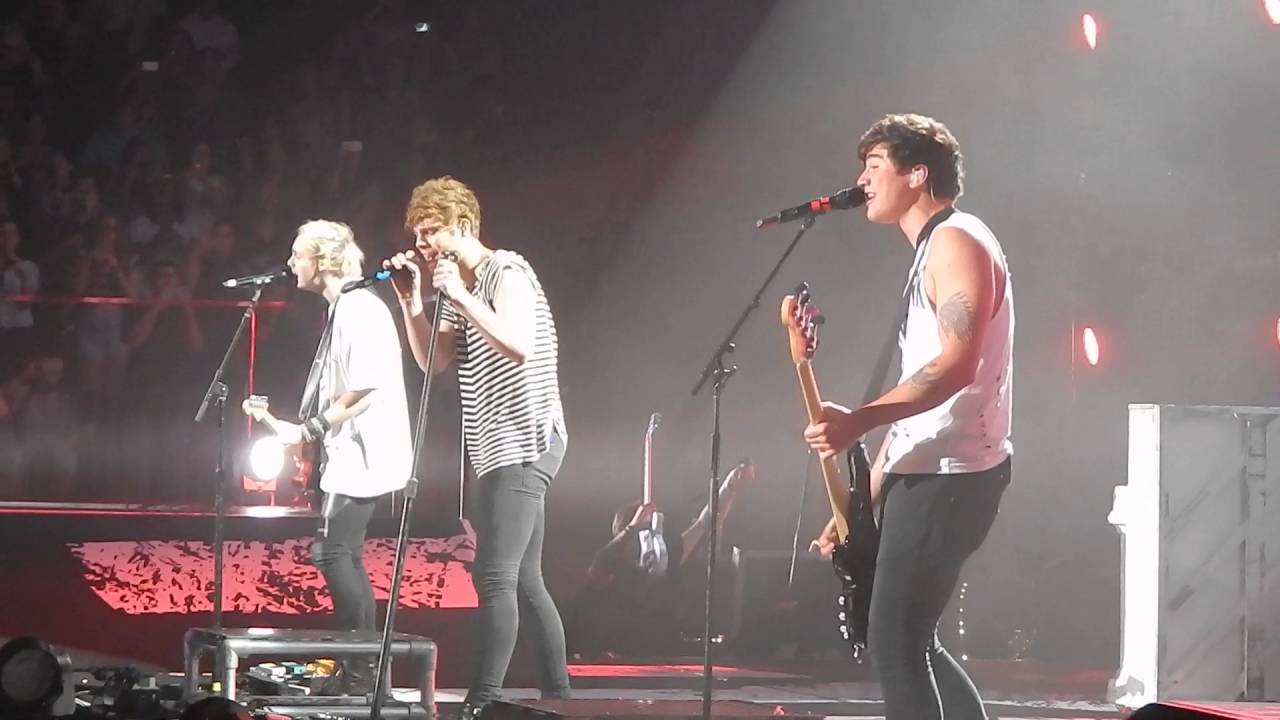 5 Seconds of Summer - Girls Talk Boys LIVE - NEW SONG #SLFLMSG