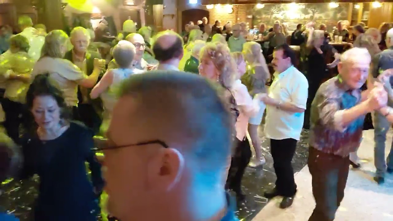 Het is weer een gezellige avond in Posterholt bij Dancing Waldeslust 