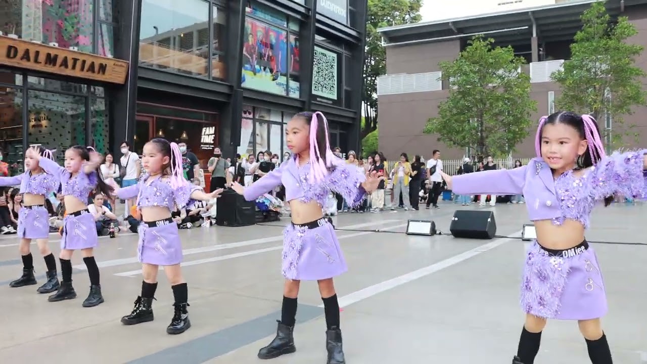 สะบัด / กระแต อาร์สยาม - siam square walking street - BY PP+