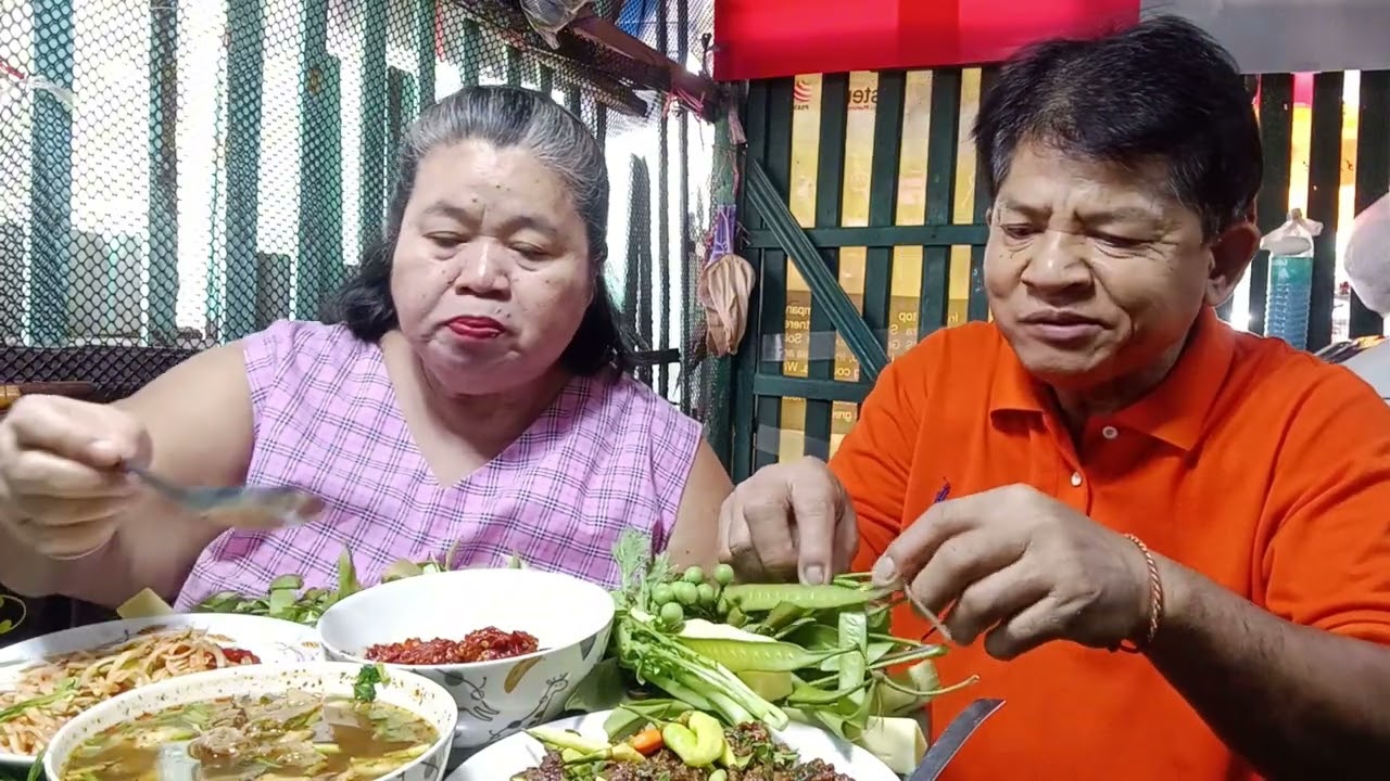 ส้มตำ น้ำตก ต้มแซ่บ จัดเต็มค่ะมื้อนี่ #ป้าอ้วนบ้านบ้าน