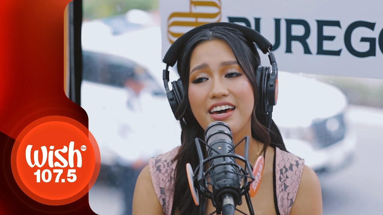Jolianne performs 