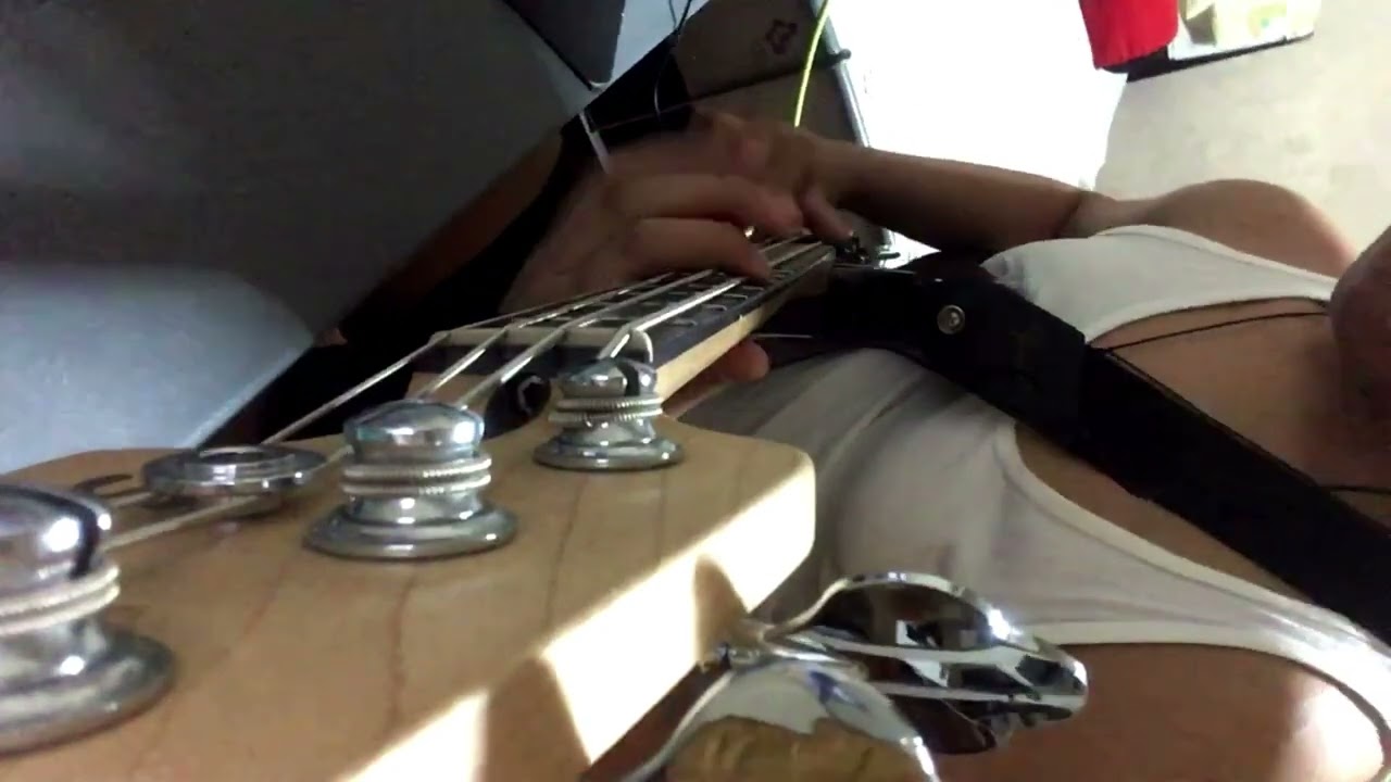 Slap Bass Solo but the Cam's on the Headstock