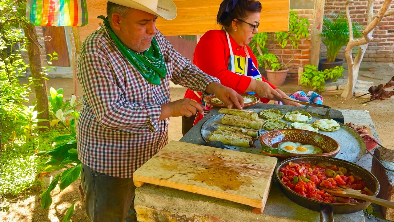Desayuno de RANCHO!! Gorditas con huevo te van a encantar. || Ay Nomas
