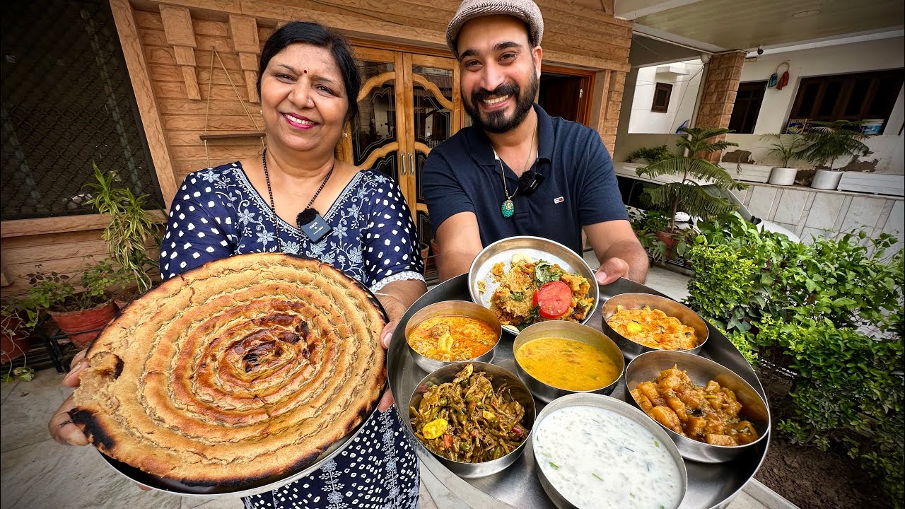 Master Chef👩‍🍳 Aunty ki चूरमे की काबुली & देसी खोबा रोटी #virtualbanjara Unique Marwari Food