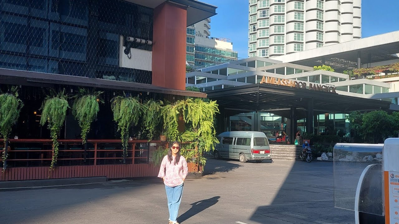 Thailand Tour; Episode 01