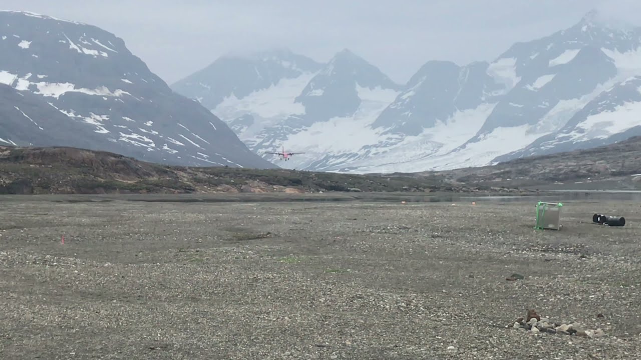 DHC-6 Twin Otter landing in East Greenland