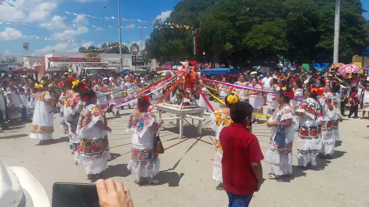 Baile del Cochino en la Villa de Maxcanú en las fiestas de San Miguel Arcángel.