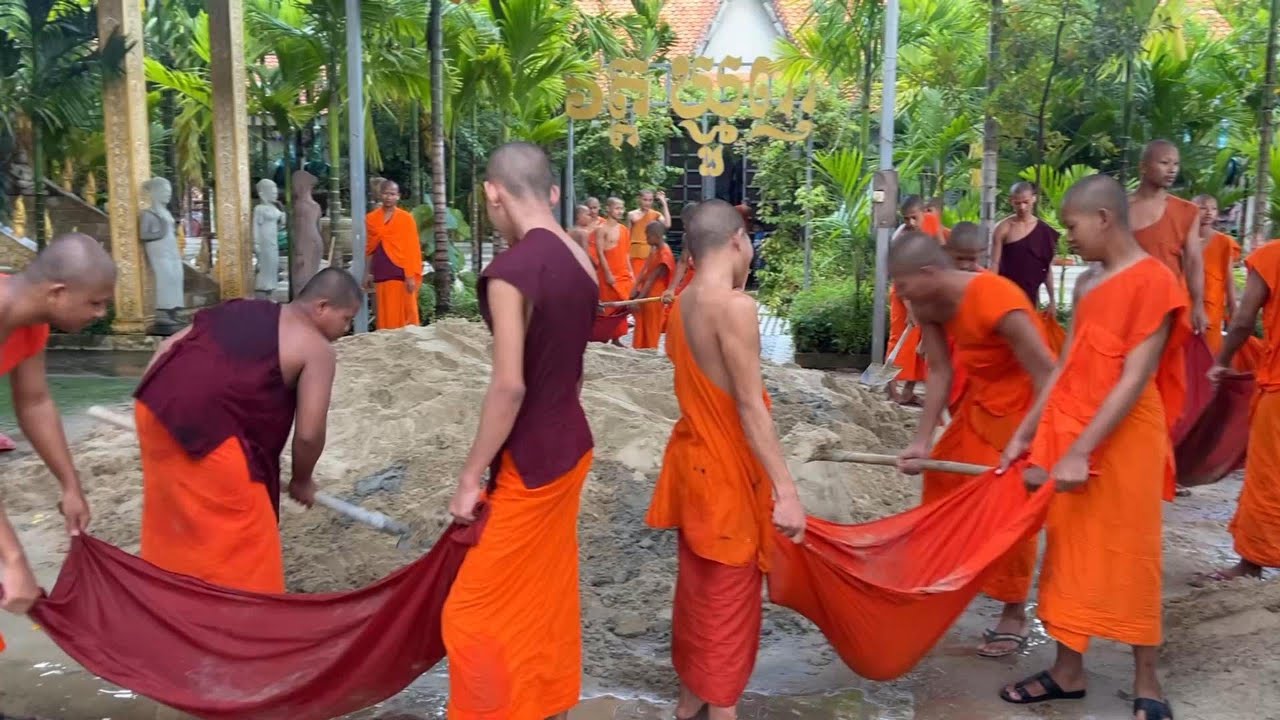 សម្អាត និងរៀបចំវត្តសម្រាប់ពិធីបុណ្យកឋិន 🙏🥰😍 #វត្តបទុមវារី (ឃ្មួញ) | កូន នេន