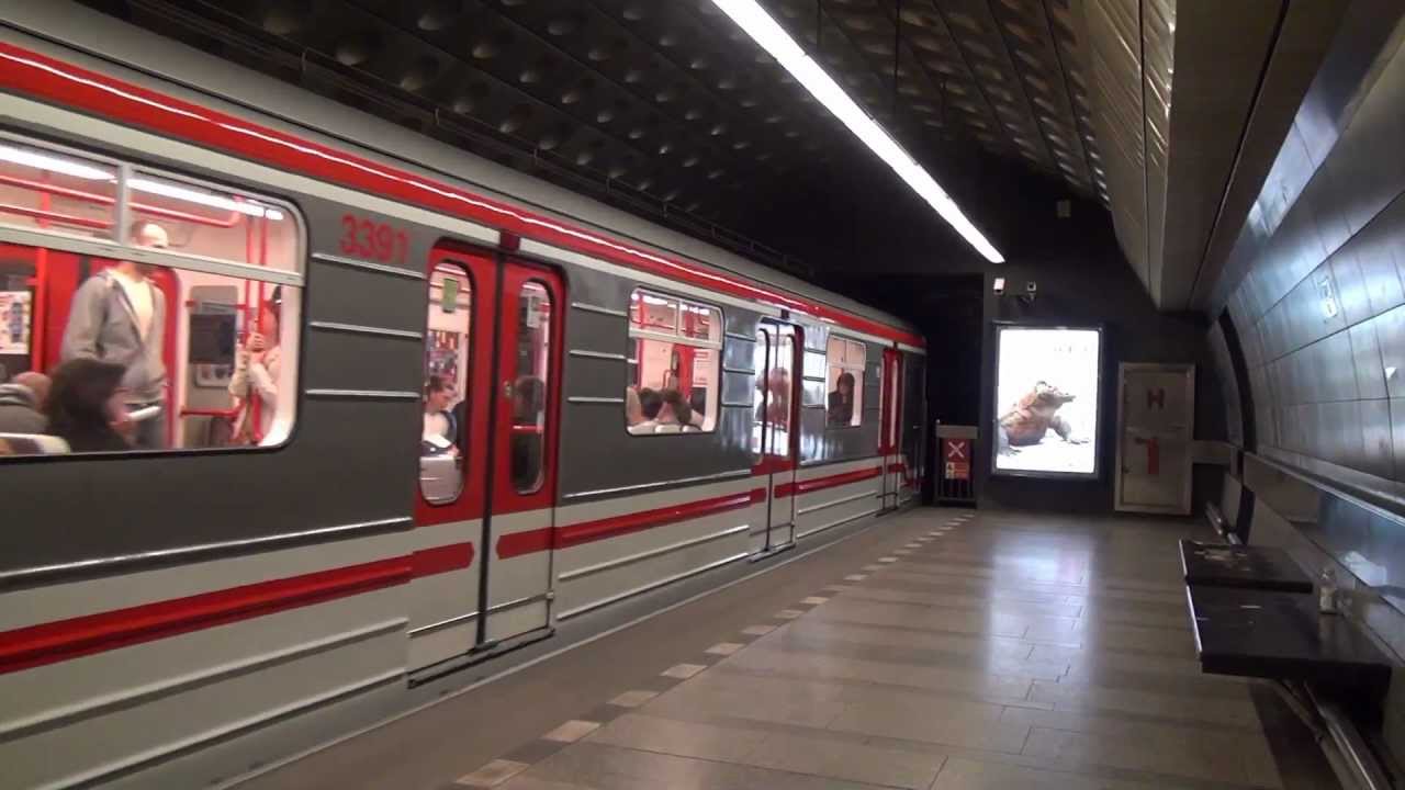 Metro Praha / Prague at station Malostranská Linka A HD