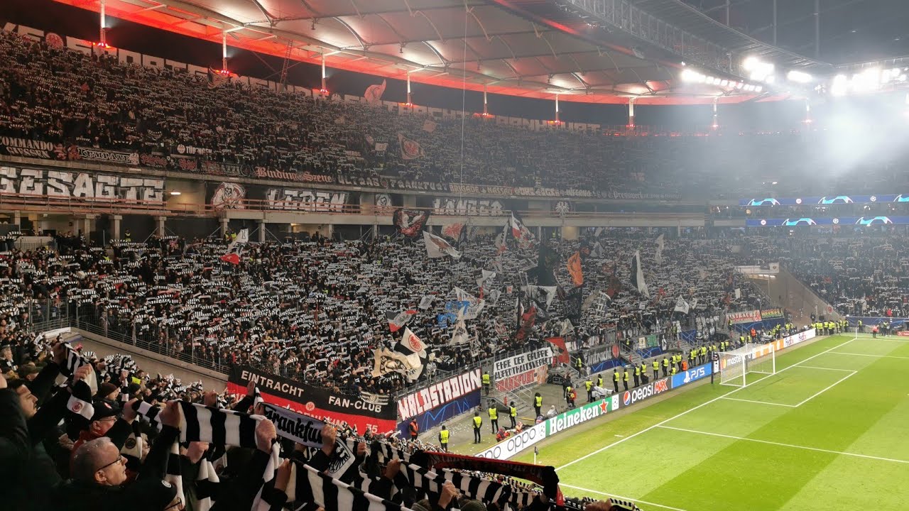 45.000 Eintracht Frankfurt Fans singen IM HERZEN VON EUROPA I SGE Hymne Champions League vs. Napoli