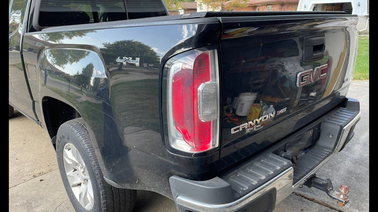 2018 GMC Canyon taillight bulb replacement