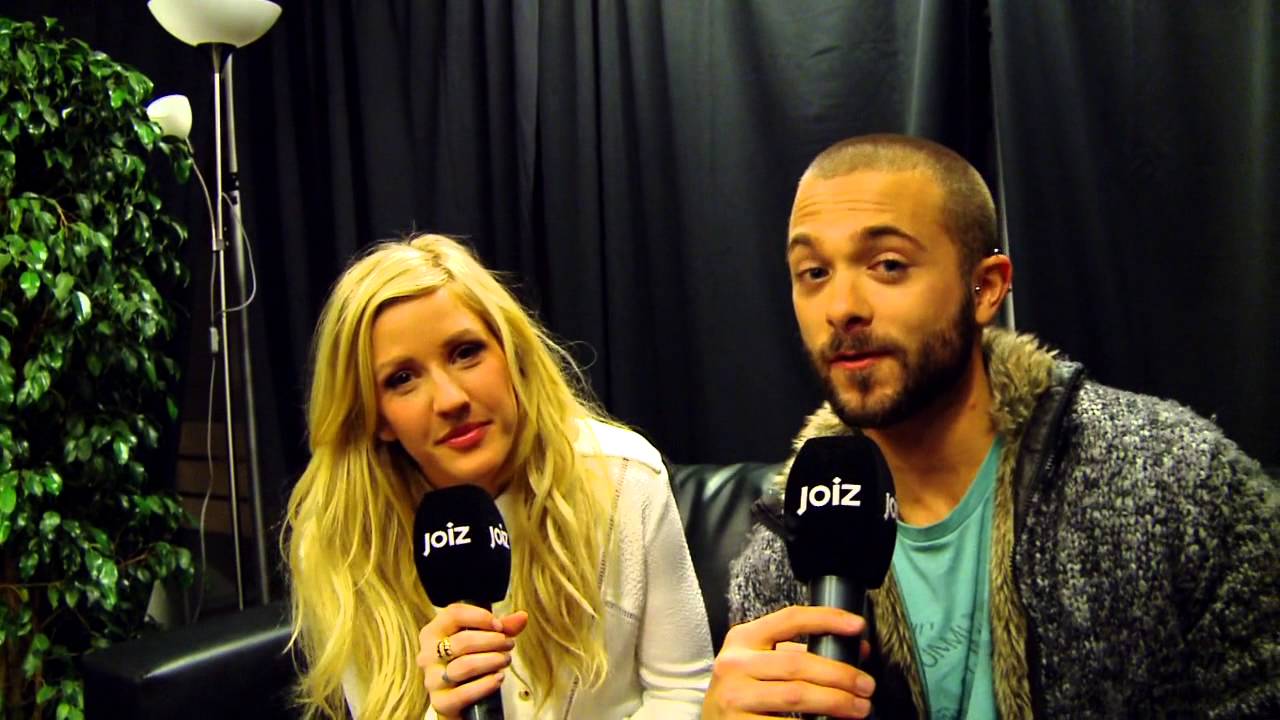Ellie Goulding has fun backstage