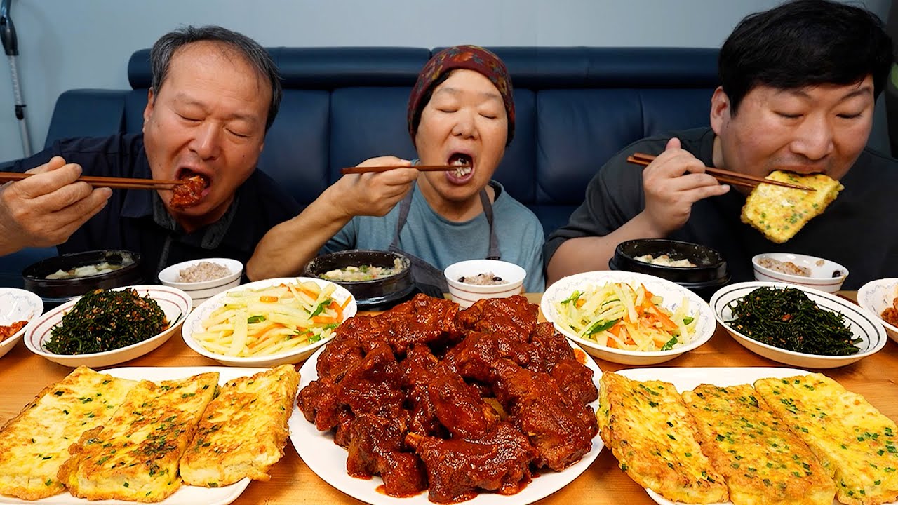 Корейская домашняя еда! Острые тушеные свиные ребрышки, Cheonggukjang - кулинарное шоу Mukbang