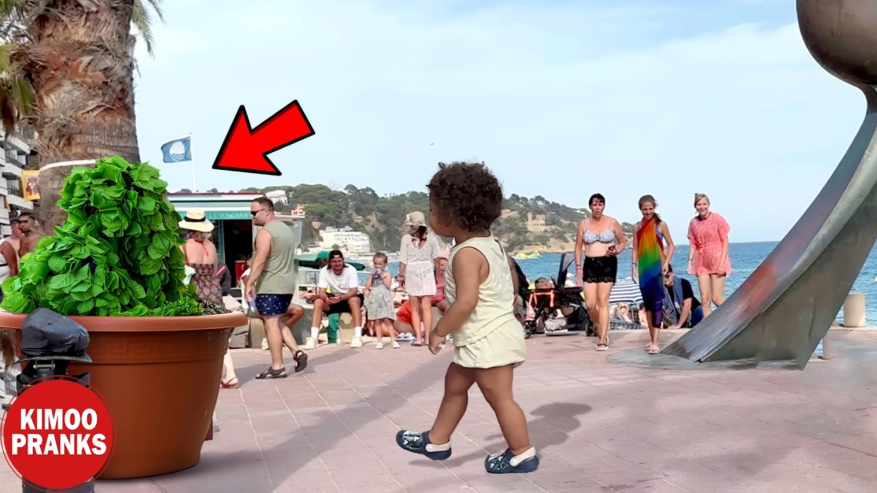 Bushman Prank: Scaring People at The Beach. Try Not To Laugh🤣🤣