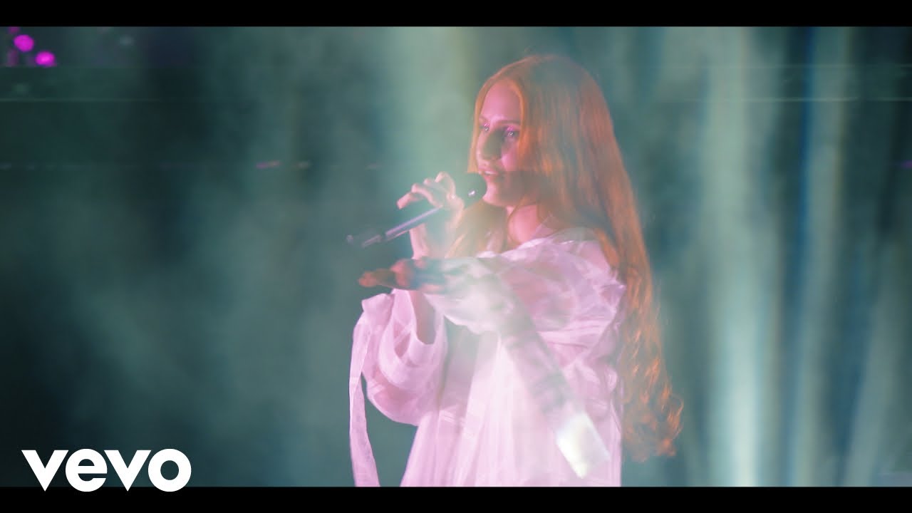 Vera Blue - Lady Powers (Lady Powers Live At The Forum) ft. Kira Puru