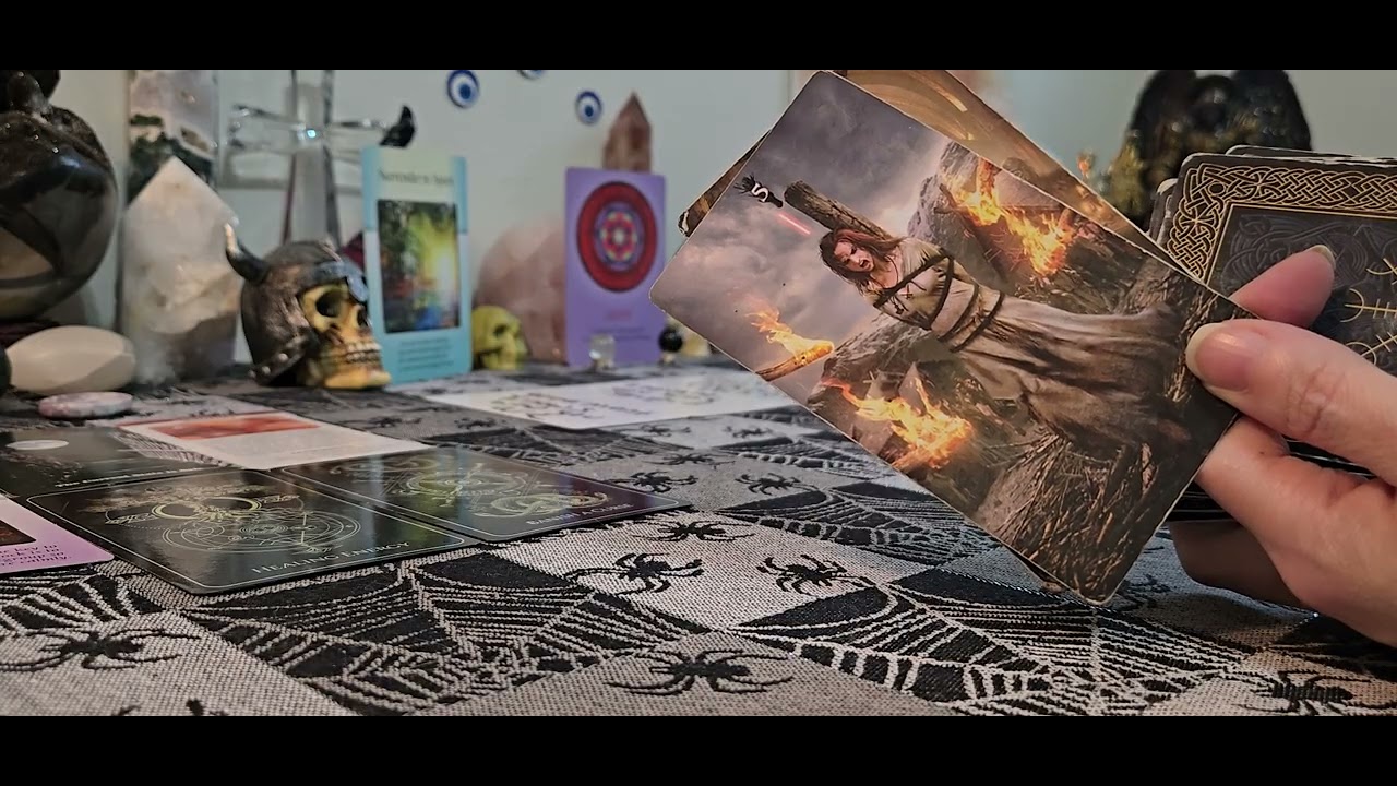 Рак ♋️ Божества защищают вас, а жизнь людей рушится из-за того, что они вмешиваются в вашу жизнь.
