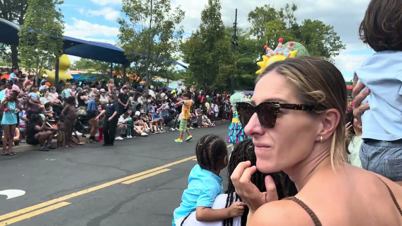 Sesame Street Birthday Party Parade At Sesame Place