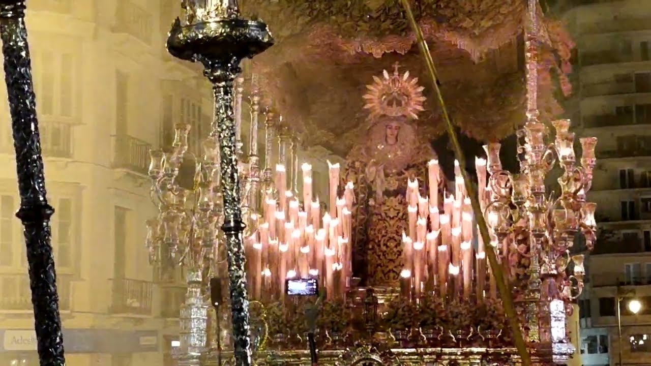 Virgen de La Trinidad Salida Extraordinaria Málaga Tronos 2025 Curva Tribuna de Los Pobres