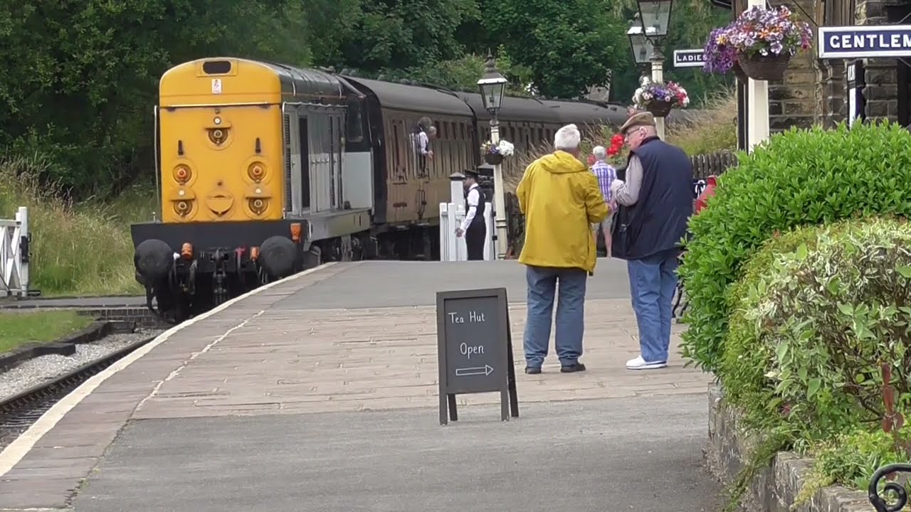41241 and 20031 at Oakworth, at 12:54pm on Sunday 17th July 2022.
