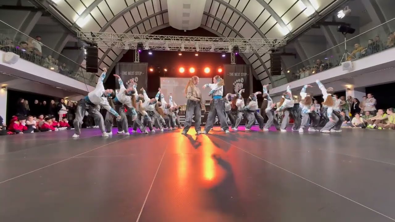 KONTRAST: Dialogy v řeči beze slov 2025 - SHOW Extraliga JVK - front view /THE NEXT STEP KOŠICE/